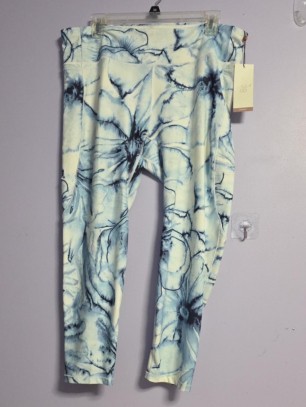 Floral Tie-Dye Print Leggings in Light Blue & White